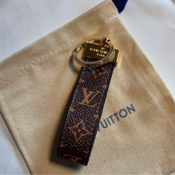 Louis Vuitton Dragonne Key Holder, LV Monogram, Brown Keychain, Box & Dust Bag - Picture 2 of 6
